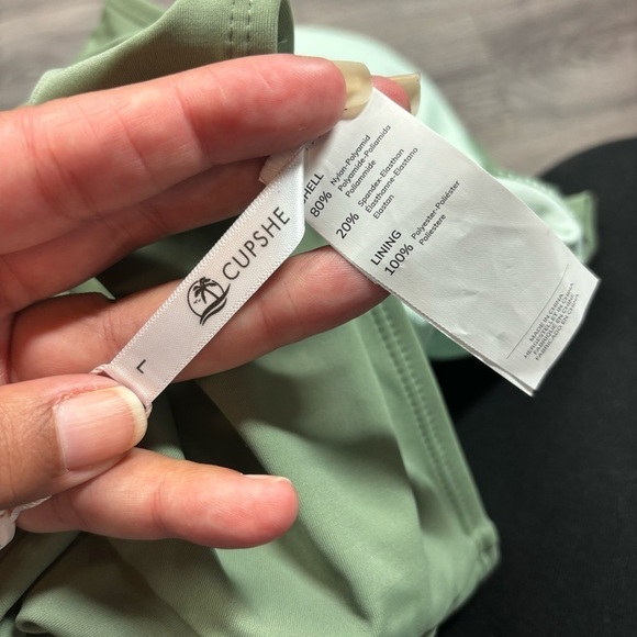 CUPSHE Women's One Piece Halter V Neck Ruffle Backless Swimsuit New‎ Large - Picture 8 of 8